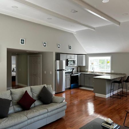 Captains Quarters Motel & Conference Center Истхам Екстериор снимка