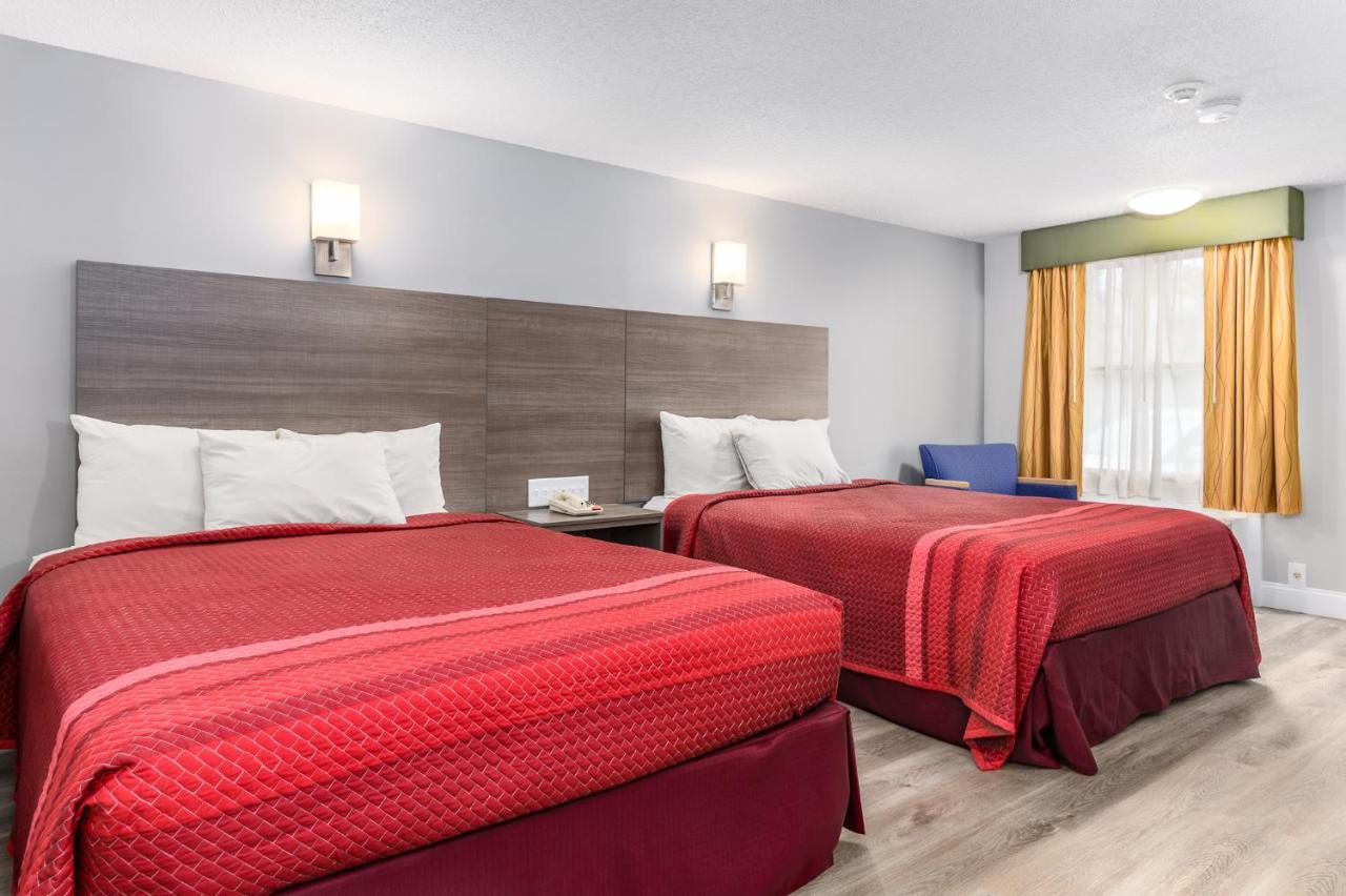 Captains Quarters Motel & Conference Center Истхам Екстериор снимка