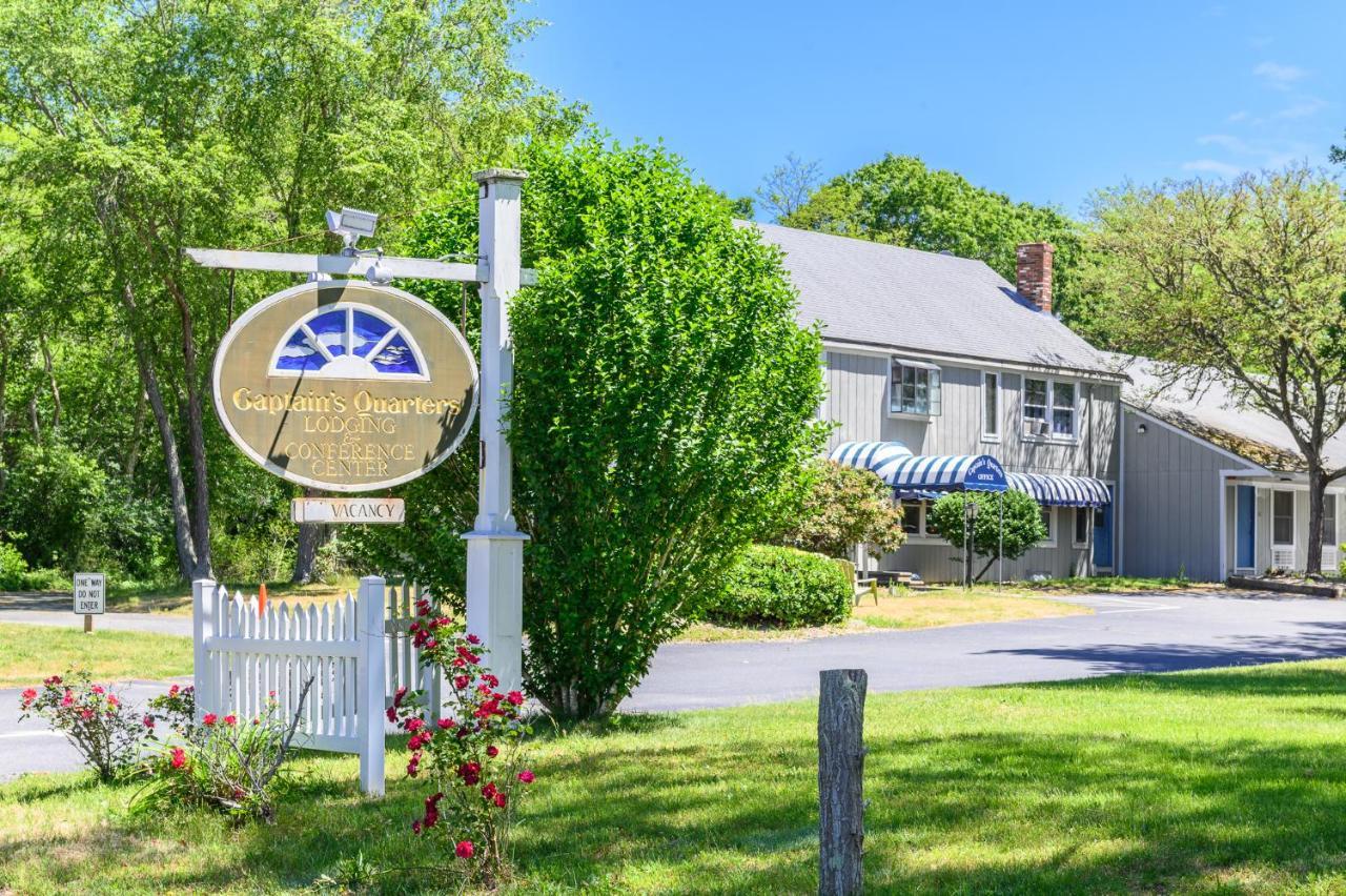 Captains Quarters Motel & Conference Center Истхам Екстериор снимка