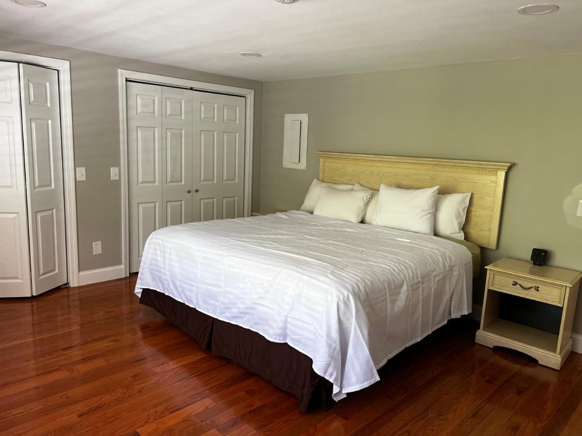 Captains Quarters Motel & Conference Center Истхам Екстериор снимка