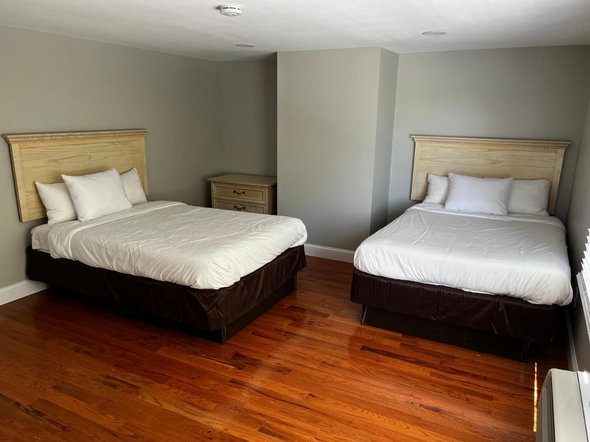 Captains Quarters Motel & Conference Center Истхам Екстериор снимка