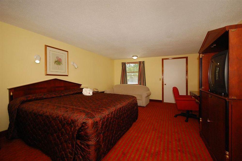 Captains Quarters Motel & Conference Center Истхам Екстериор снимка