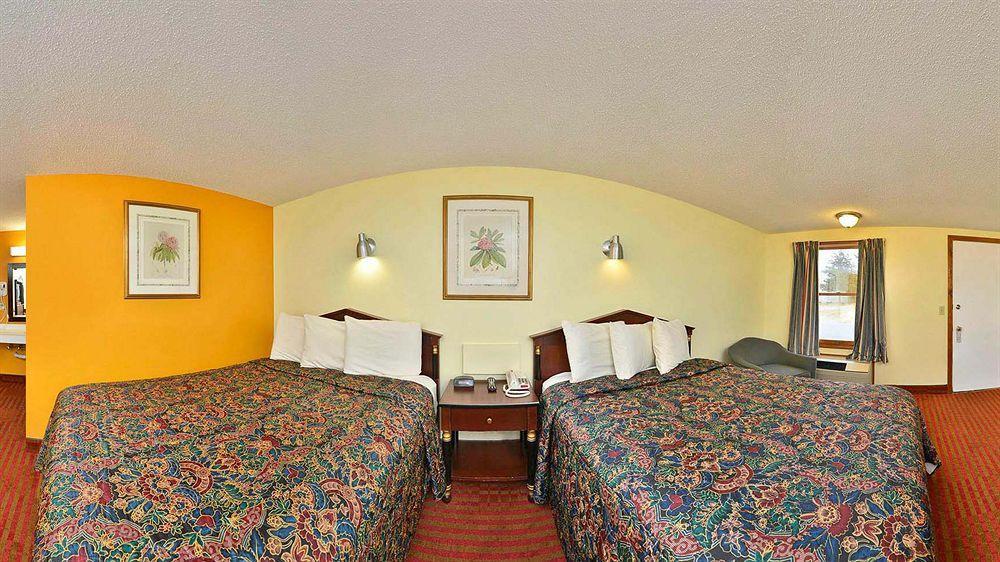 Captains Quarters Motel & Conference Center Истхам Екстериор снимка