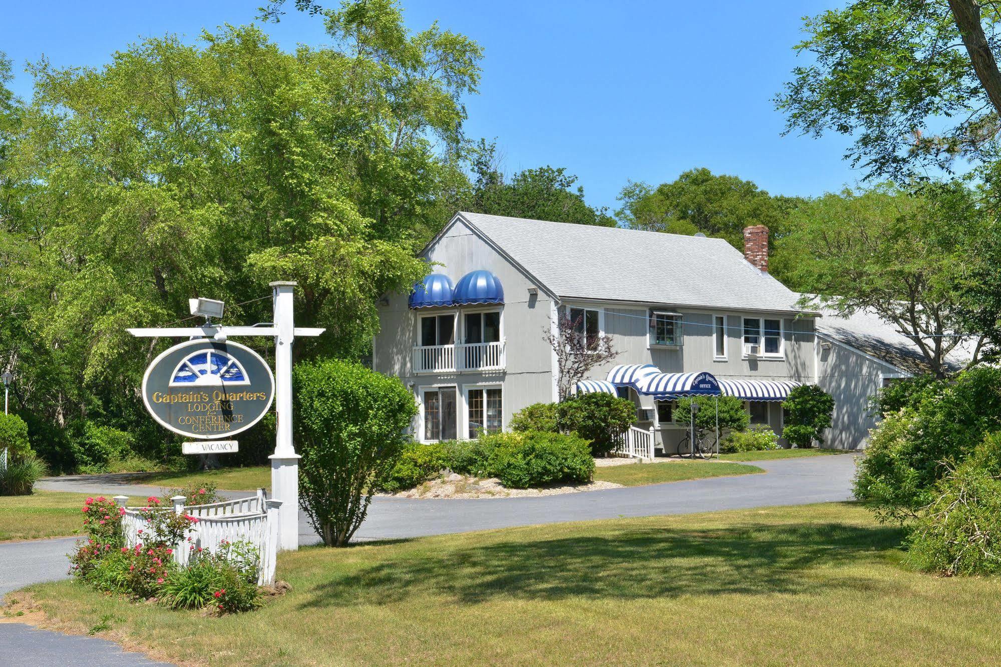 Captains Quarters Motel & Conference Center Истхам Екстериор снимка