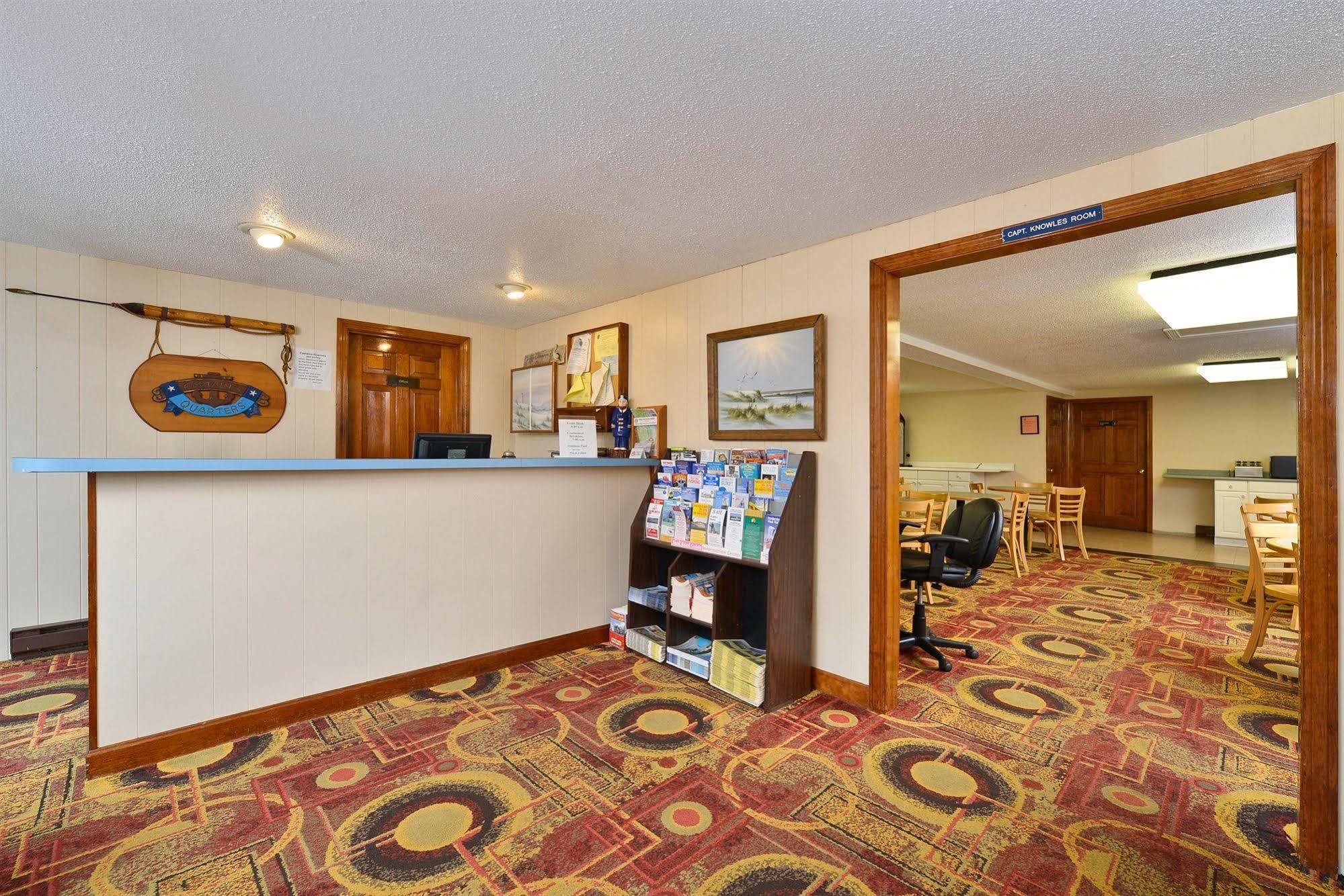 Captains Quarters Motel & Conference Center Истхам Екстериор снимка