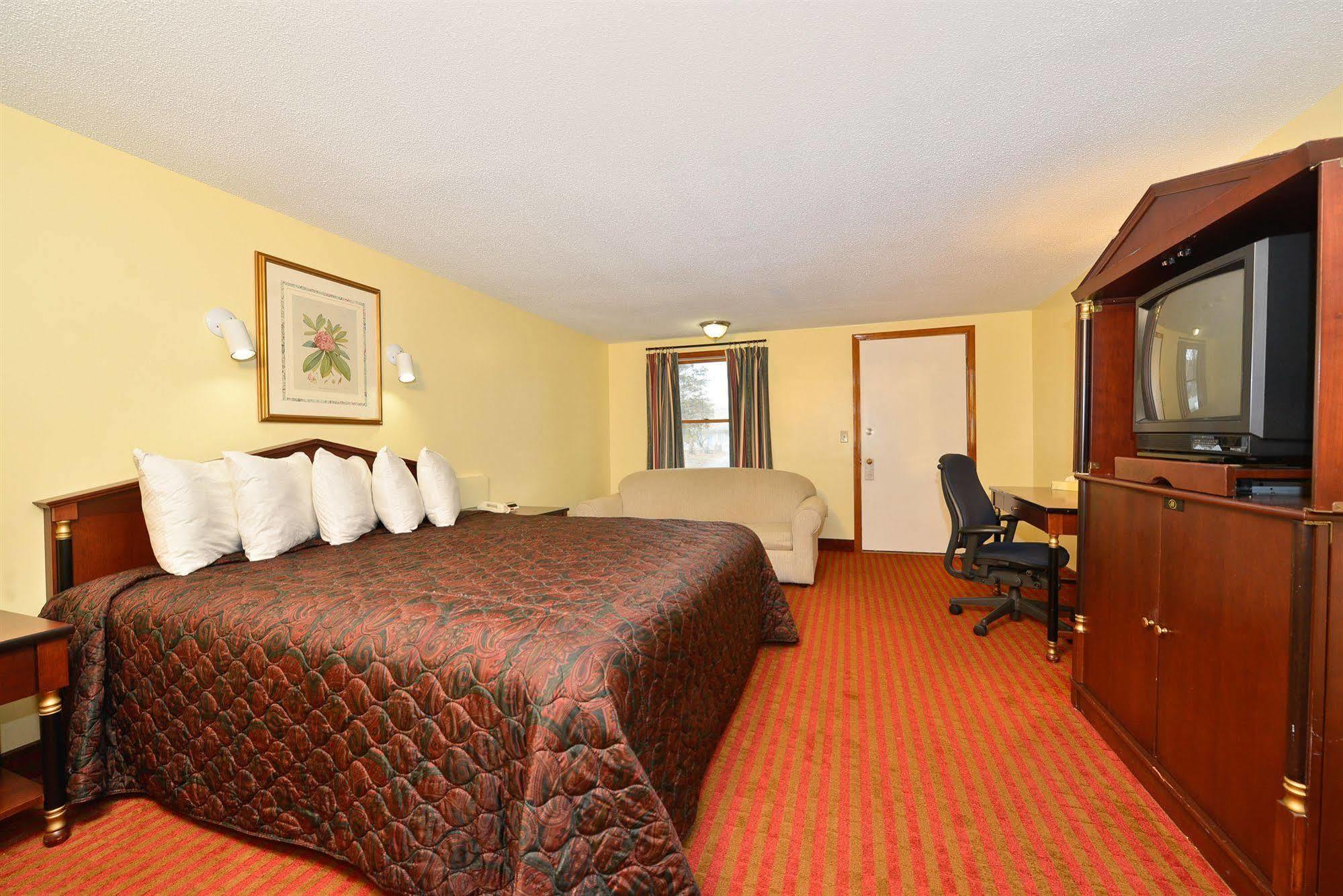 Captains Quarters Motel & Conference Center Истхам Екстериор снимка