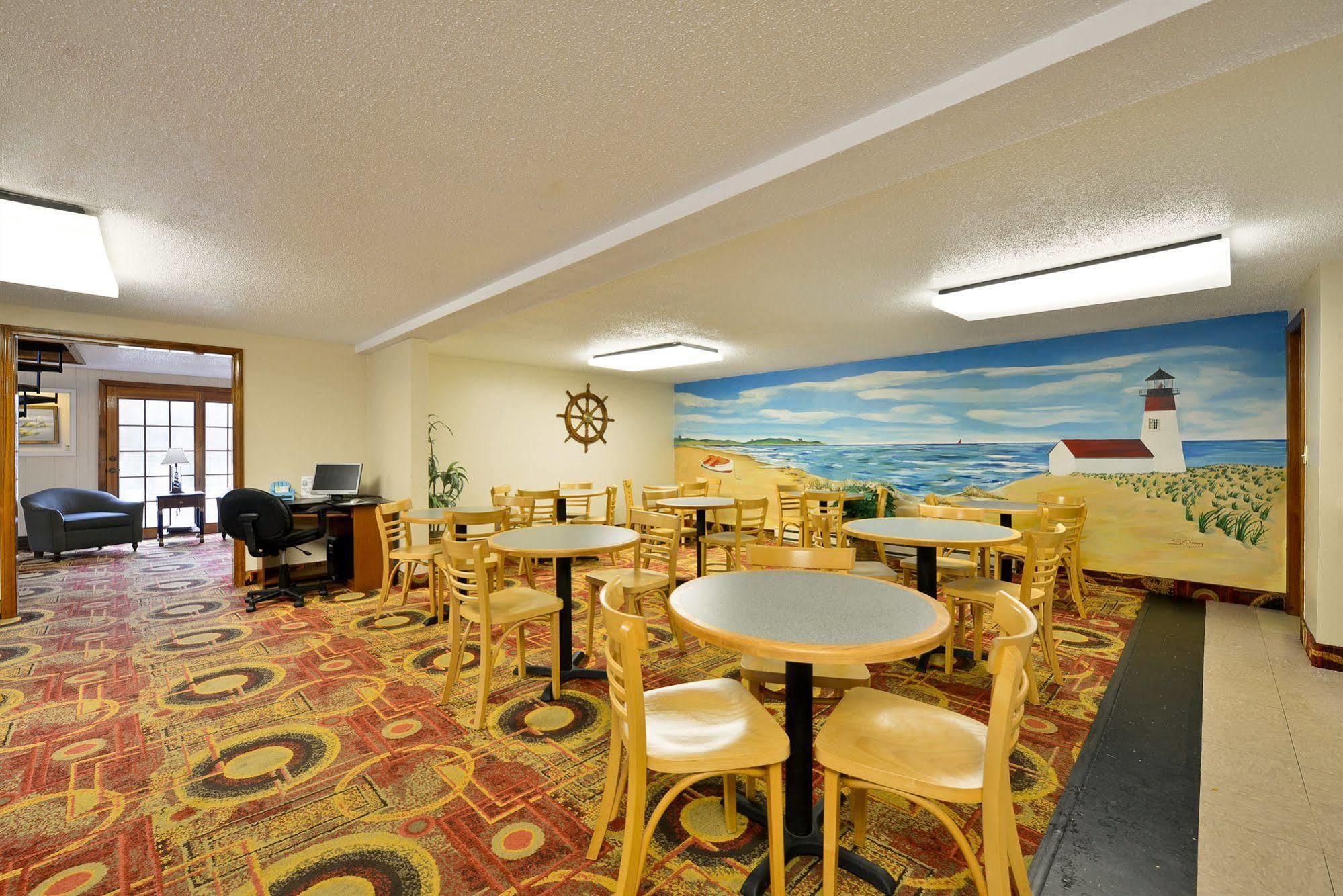Captains Quarters Motel & Conference Center Истхам Екстериор снимка