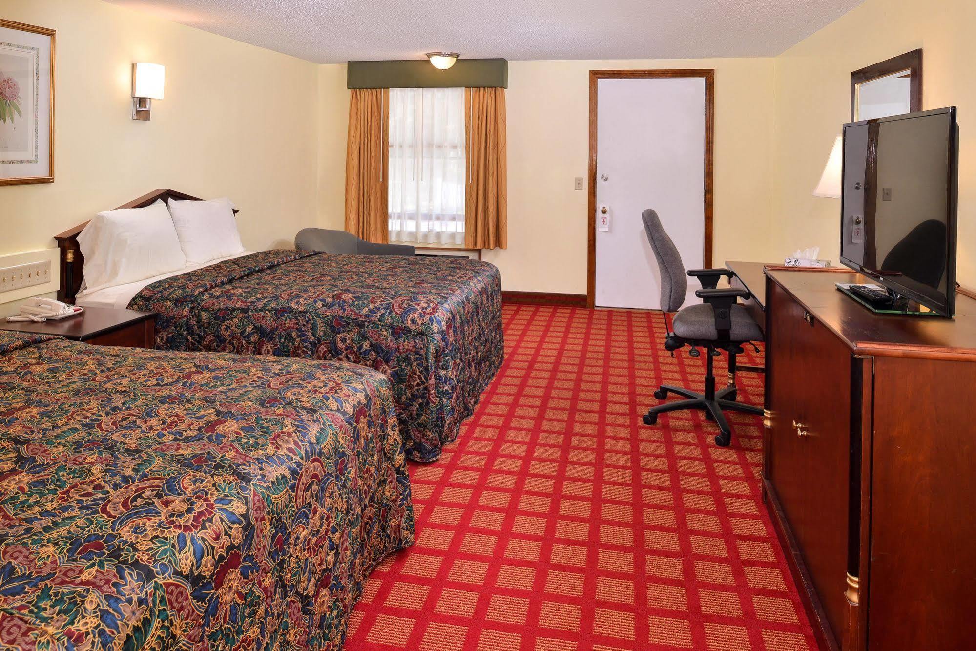 Captains Quarters Motel & Conference Center Истхам Екстериор снимка